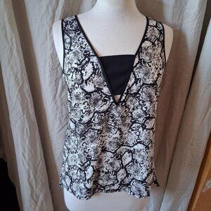 Express Top, Size S/P Black White Snake Prink V-Neck Cutout